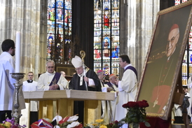 Pohřeb kardinála Miloslava Vlka, který zemřel 18. března ve věku 84 let, se uskutečnil 25. března v katedrále sv. Víta na Pražském hradě. Zádušní mši sloužil pražský arcibiskup Dominik Duka.