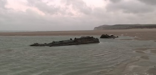 Vrak německé ponorky UC-61, který se objevil na francouzském pobřeží poblíž Calais.