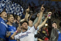 Příznivci Chelsea bude kvůli rasistickým urážkám přístup na Stamford Bridge odepřen.