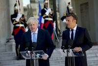 Boris Johnson a Emmanuel Macron.