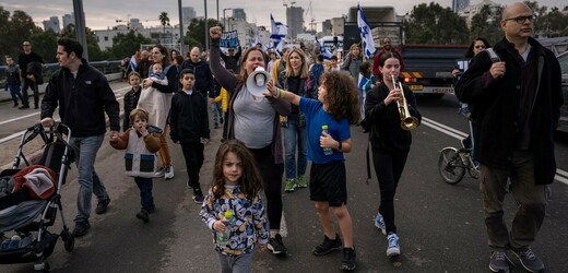 V Izraeli začaly masové protesty proti kontroverzní soudní reformě.