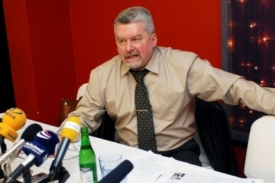 Zdeněk Altner na tiskové konferenci
