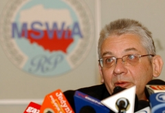 Ministr vnitra Ludwig Dorn ve Waršavě vysvětluje důvody své rezignace.