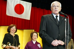 Václav Klaus při proslovu na slavnostní recepci na jeho počest v Tokiu.